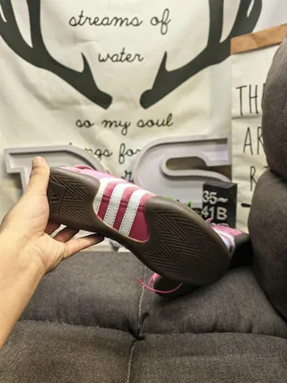 Adidas Tênis Lifestyle de Camurça Rosa com Tira sobre a Língua 4