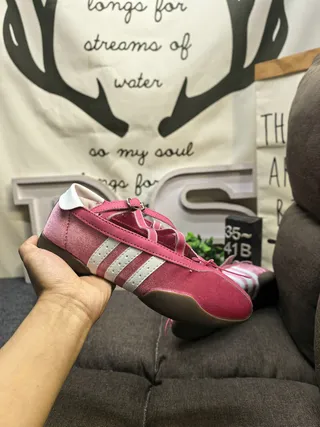 Adidas Tênis Lifestyle de Camurça Rosa com Tira sobre a Língua 5