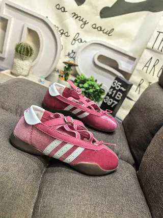 Adidas Tênis Lifestyle de Camurça Rosa com Tira sobre a Língua 9