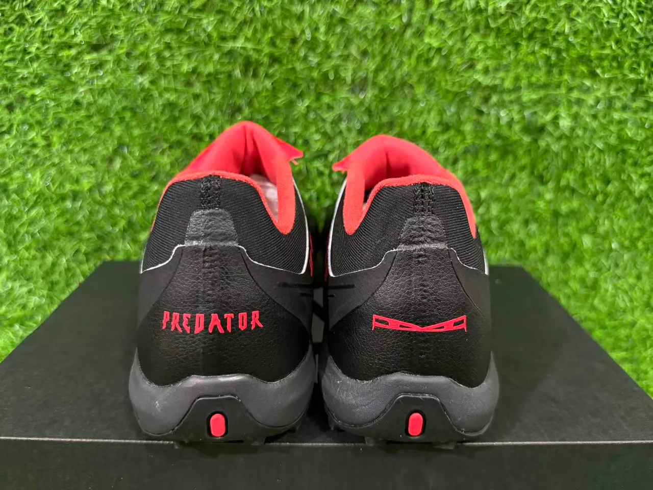 Adidas Predator أسود برتقالي منخفض القطع Silhouette جلد صناعي علوي أحذية كرة القدم للعشب 2