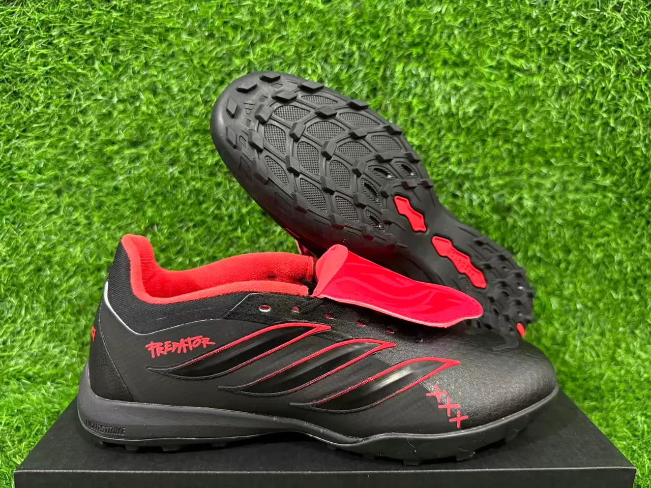 Adidas Predator أسود برتقالي منخفض القطع Silhouette جلد صناعي علوي أحذية كرة القدم للعشب 4