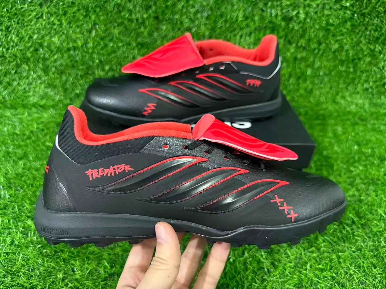 Adidas Predator أسود برتقالي منخفض القطع Silhouette جلد صناعي علوي أحذية كرة القدم للعشب 5