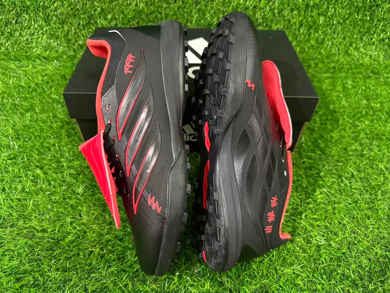 Adidas Predator أسود برتقالي منخفض القطع Silhouette جلد صناعي علوي أحذية كرة القدم للعشب 6