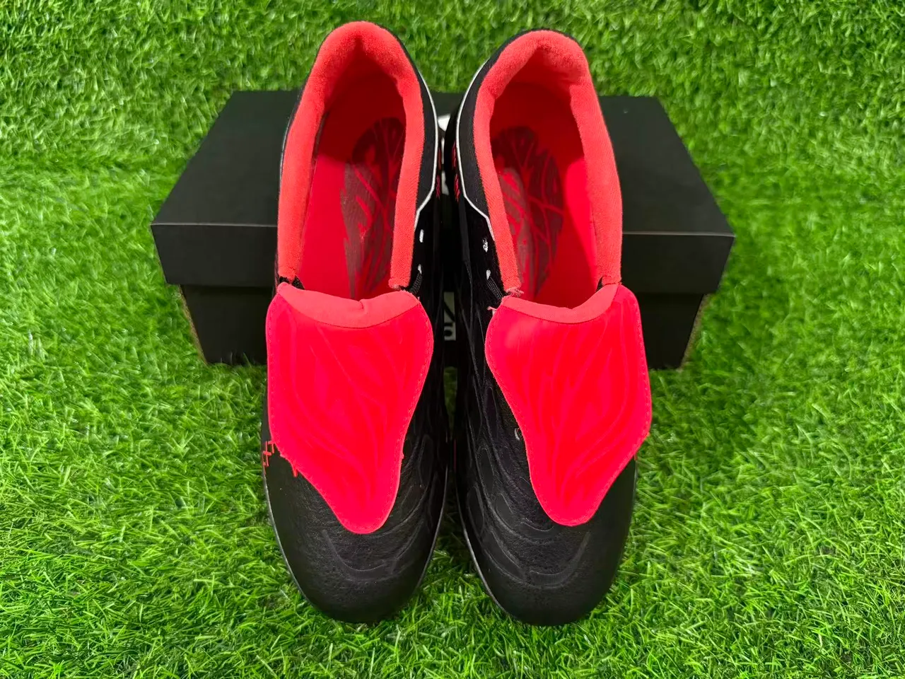 Adidas Predator أسود برتقالي منخفض القطع Silhouette جلد صناعي علوي أحذية كرة القدم للعشب 7