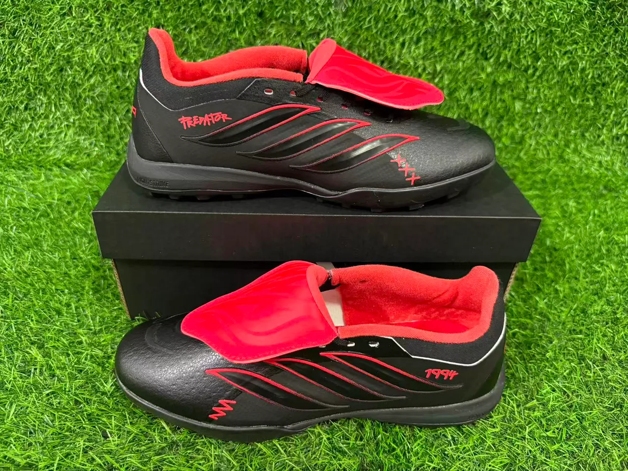 Adidas Predator أسود برتقالي منخفض القطع Silhouette جلد صناعي علوي أحذية كرة القدم للعشب 10