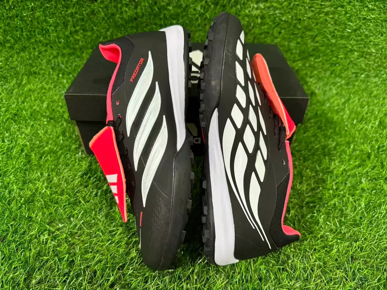 Adidas Predator Noir Rouge Low-Cut Upper Synthétique Turf Chaussures de Football 2