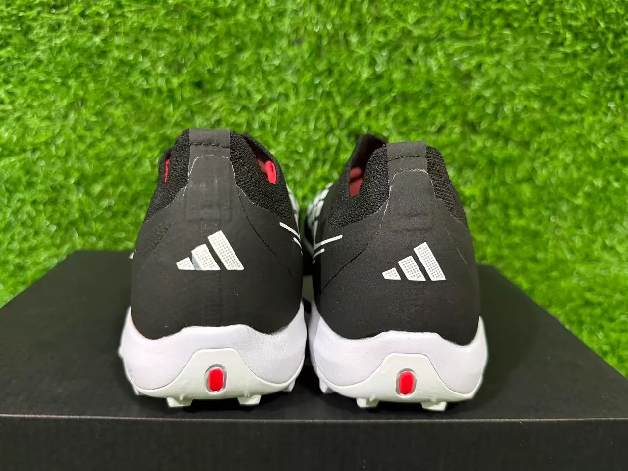 Adidas Predator Nanostrike Preto Branco Vermelho Sapatos de Futebol para Gramado Artificial 2