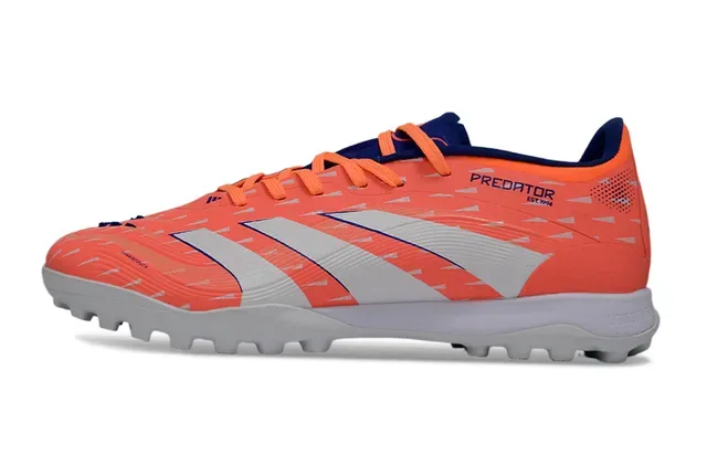 Adidas Predator Chaussures de football turf orange blanc à tige basse en synthétique avec motif géométrique texturé 7