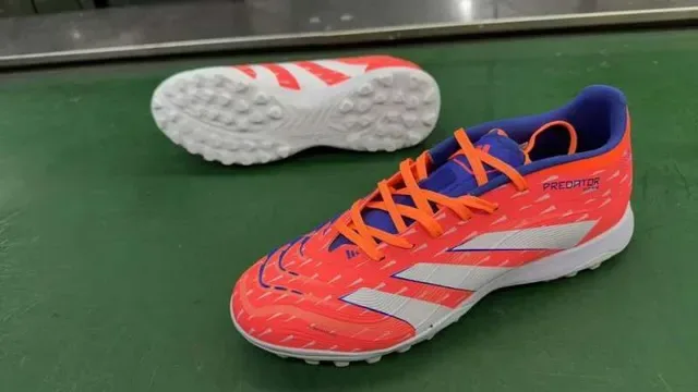Adidas Predator Chaussures de football turf orange blanc à tige basse en synthétique avec motif géométrique texturé 8