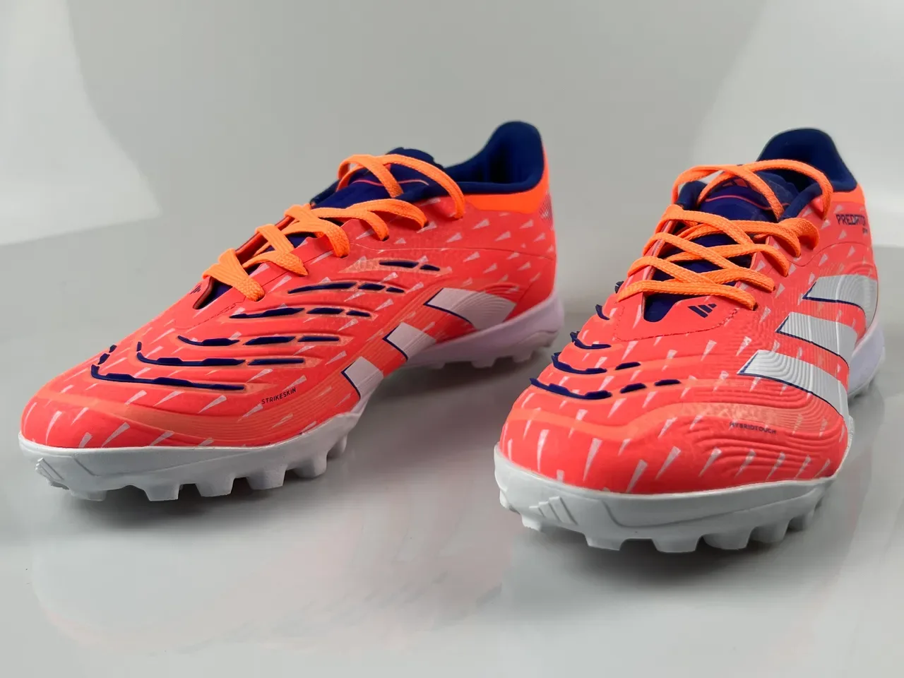 Adidas Predator Chaussures de football turf orange blanc à tige basse en synthétique avec motif géométrique texturé 11