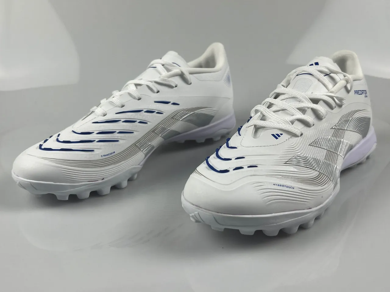 Adidas Predator Blanco Azul Corte Bajo Cordones Rayas Plateadas Metálicas Zapatos de Fútbol para Césped 2
