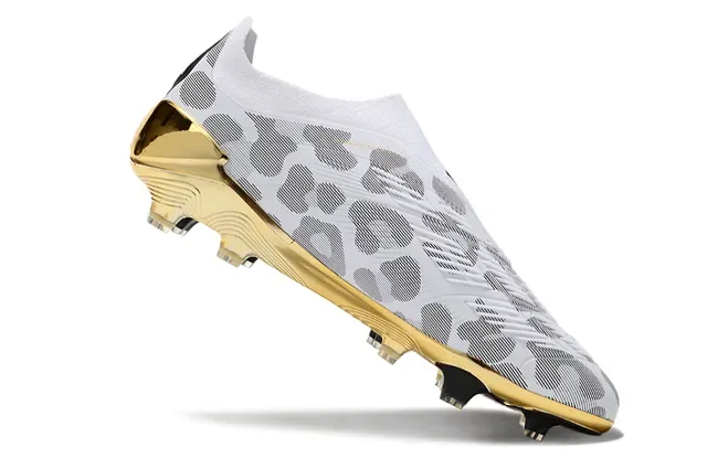 Adidas Predator White Gold Chaussures de football avec col de chaussette et partie supérieure à motif géométrique pour terrain ferme 2