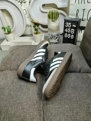 Adidas Samba Black Gold Leather Upper Rivet Accents Lifestyle Sneakers 16
