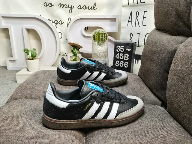 Adidas Samba Black Gold Leather Upper Rivet Accents Lifestyle Sneakers 21