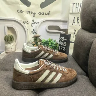 Adidas Samba OG ब्राउन और क्रीम लाइफस्टाइल स्नीकर