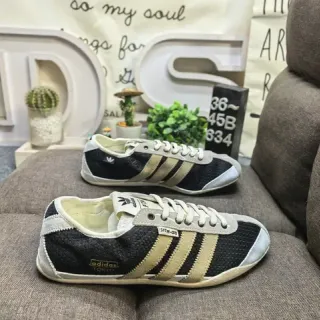 Adidas Spezial काली और बेज लाइफस्टाइल स्नीकर