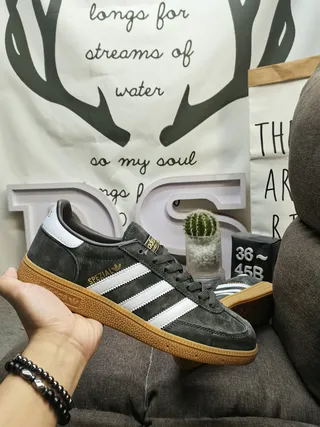 Adidas Spezial 深灰色麂皮生活方式运动鞋 5