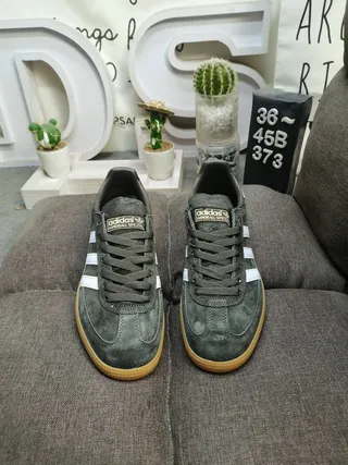 Adidas Spezial 深灰色麂皮生活方式运动鞋 10