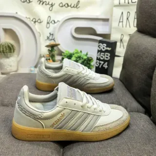 Adidas Spezial Off-White और Beige स्यूड लेदर लाइफस्टाइल स्नीकर