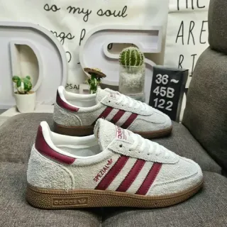 अदिदास स्पेजियल Off-White और Burgundy लाइफस्टाइल स्नीकर