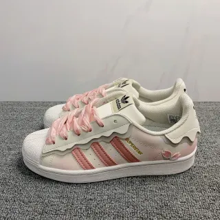 Adidas Superstar गुलाबी फूलों की लहरदार कॉलर लाइफस्टाइल स्नीकर