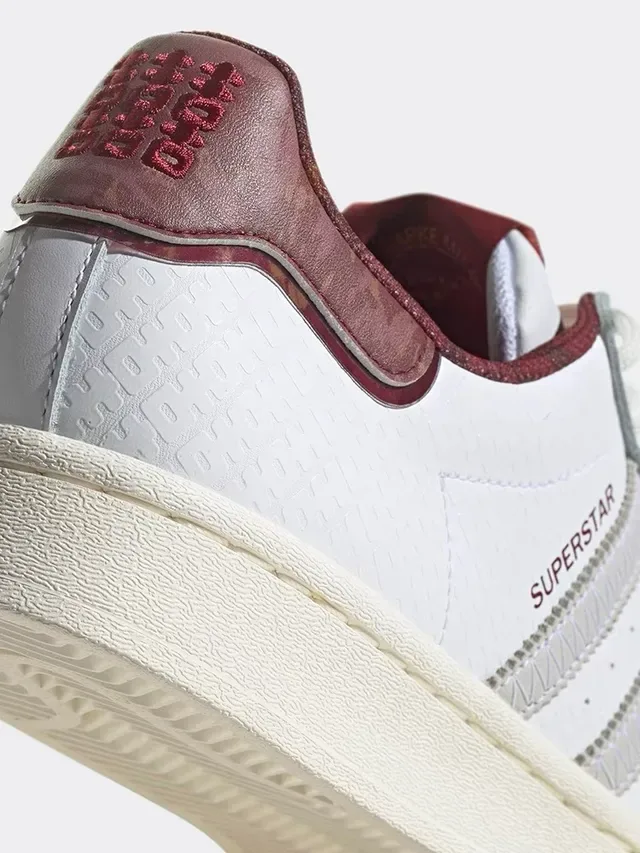 Adidas Superstar सफेद और लाल लाइफस्टाइल स्नीकर 10