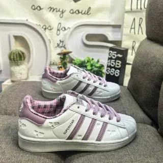 Adidas Superstar सफेद बैंगनी हृदय उभरा हुआ लाइफस्टाइल स्नीकर
