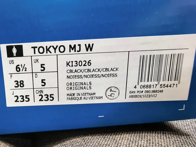 Adidas Tokyo 黑色皮革 Velcro 鞋带生活方式运动鞋 2