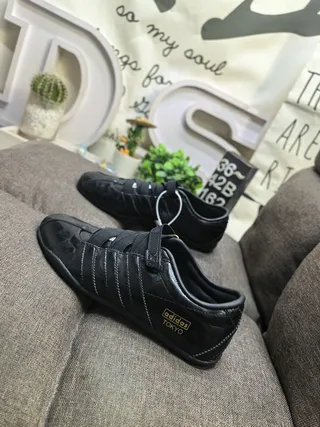 Adidas Tokyo 黑色皮革 Velcro 鞋带生活方式运动鞋 7