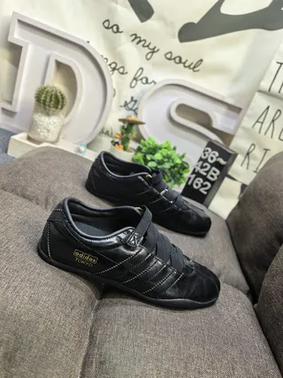 Adidas Tokyo 黑色皮革 Velcro 鞋带生活方式运动鞋 9