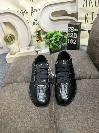 Adidas Tokyo 黑色皮革 Velcro 鞋带生活方式运动鞋 10