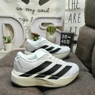 Adidas 白黑三条纹跑鞋