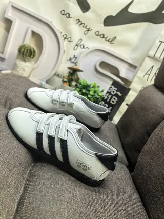 Adidas White Black Laceless Velcro Strap Lifestyle Sneakers 7