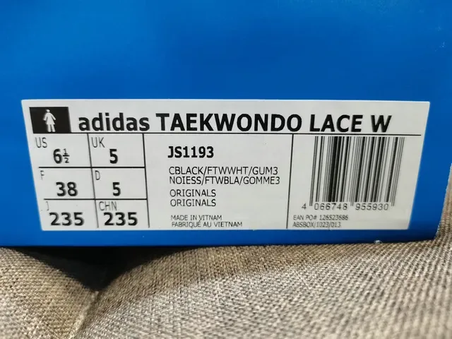 Adidas White Black Low-Top Leather Upper Lifestyle Sneakers 12