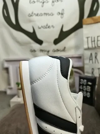 Adidas White Black Low-Top Leather Upper Lifestyle Sneakers 23