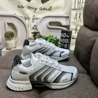 Adidas सफेद काला मेश अपर थ्री-स्ट्राइप साइड पैनल लाइफस्टाइल स्नीकर