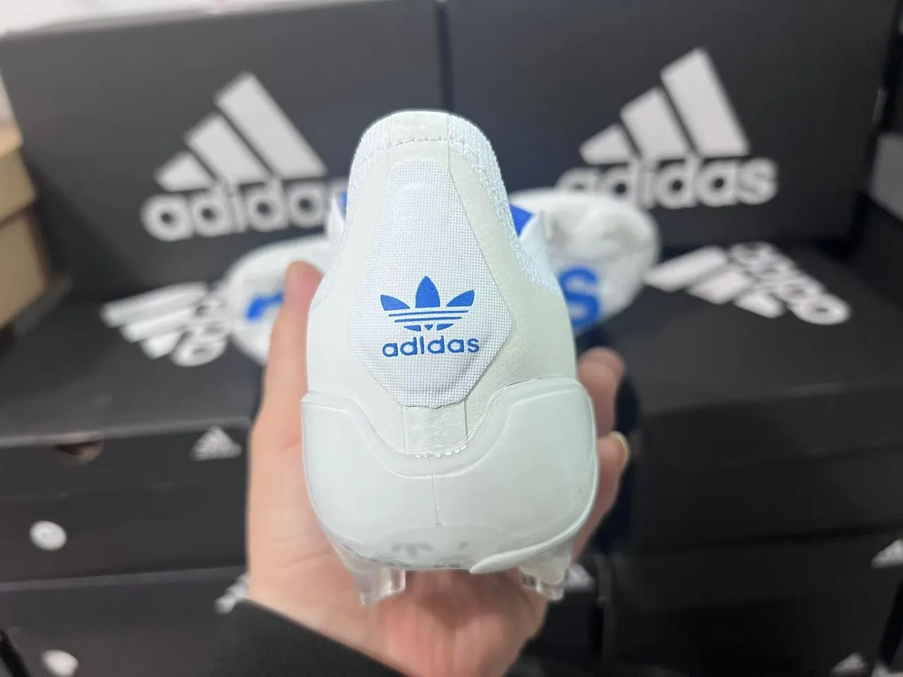 Adidas blanc et bleu sans lacets fermeture à brides contrefort talon translucide terrain ferme chaussures de football 5