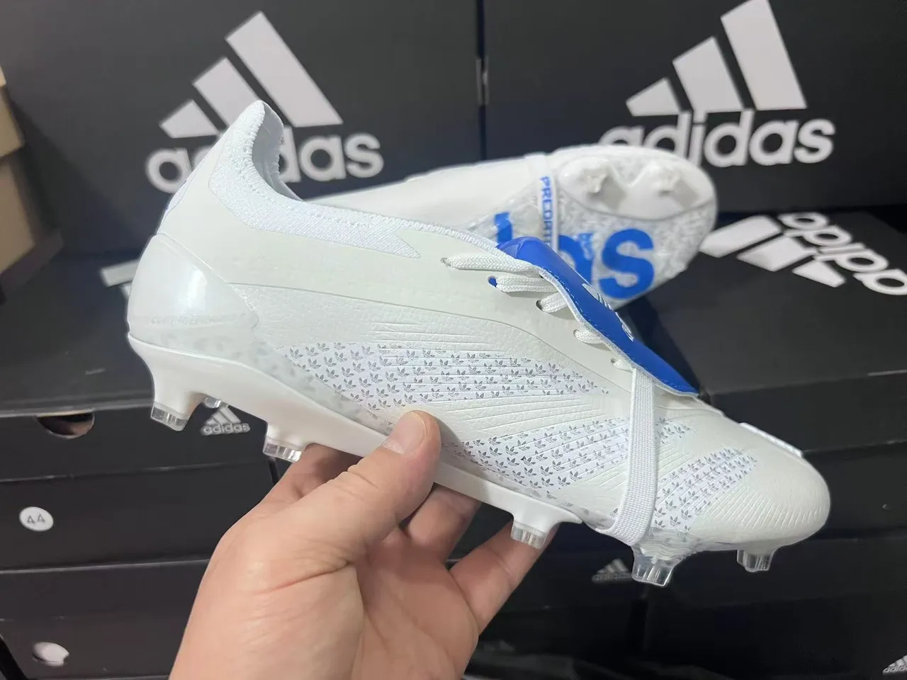 Adidas blanc et bleu sans lacets fermeture à brides contrefort talon translucide terrain ferme chaussures de football 7