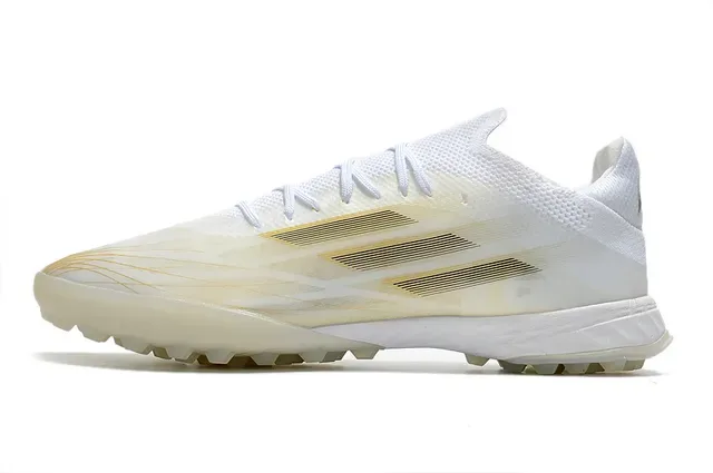 Adidas Chaussures de football turf blanches et dorées à profil bas en matériau synthétique avec rayures métalliques 7