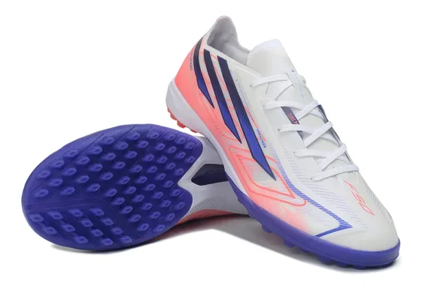 Adidas Chaussures de football turf blanches et violettes à l'empeigne synthétique low-cut avec overlay en dégradé 4