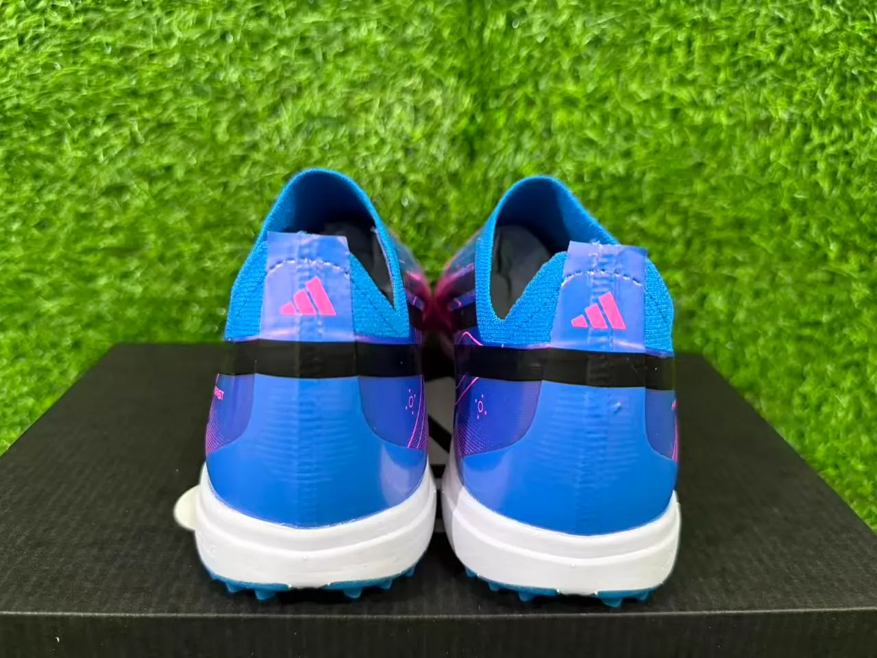 Adidas X Sapatos de futebol de grama com upper sock-fit rosa roxo com overlay de degradê iridescente 2