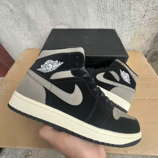 Air Jordan 1 黑灰 Off-White 篮球鞋