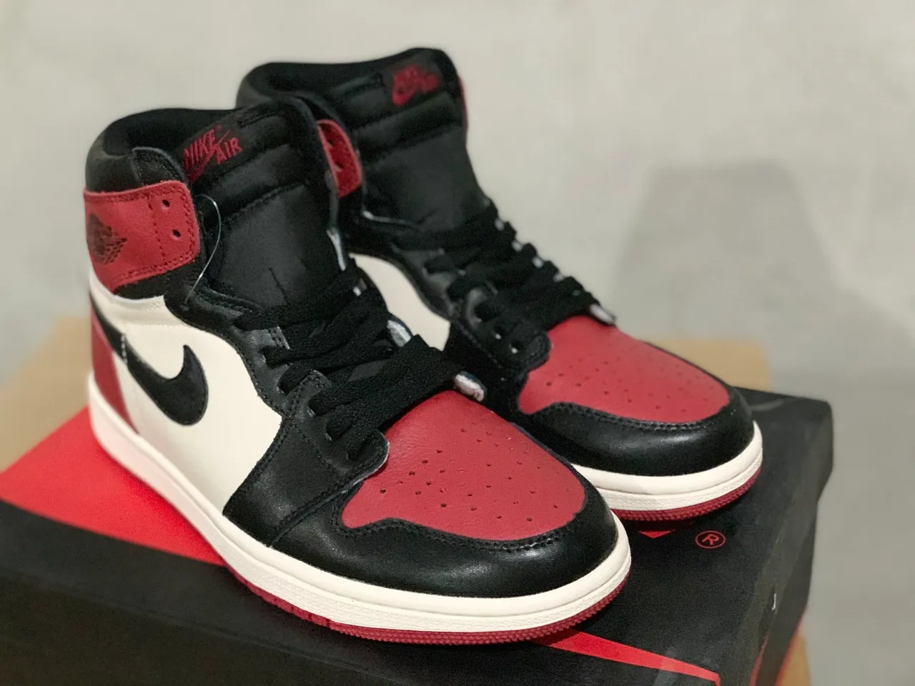 Air Jordan 1 Black Red High-Top Leather-Paneled Basketball Shoes 4