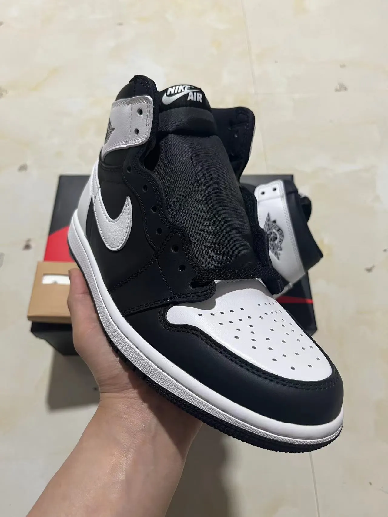 Air Jordan 1 Black White Basketball Shoes 2