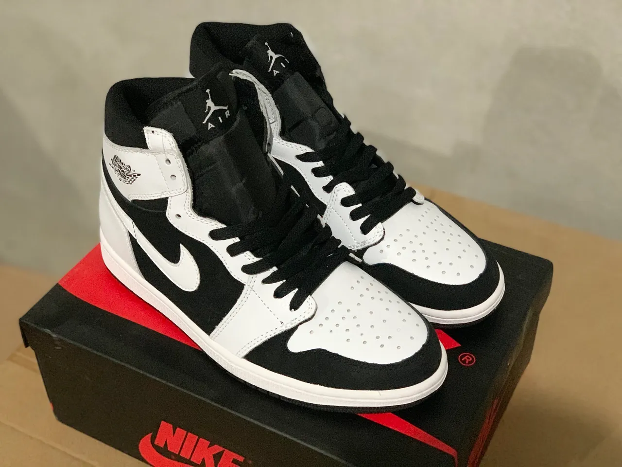 Air Jordan 1 High Black and White Basketball Shoes 5