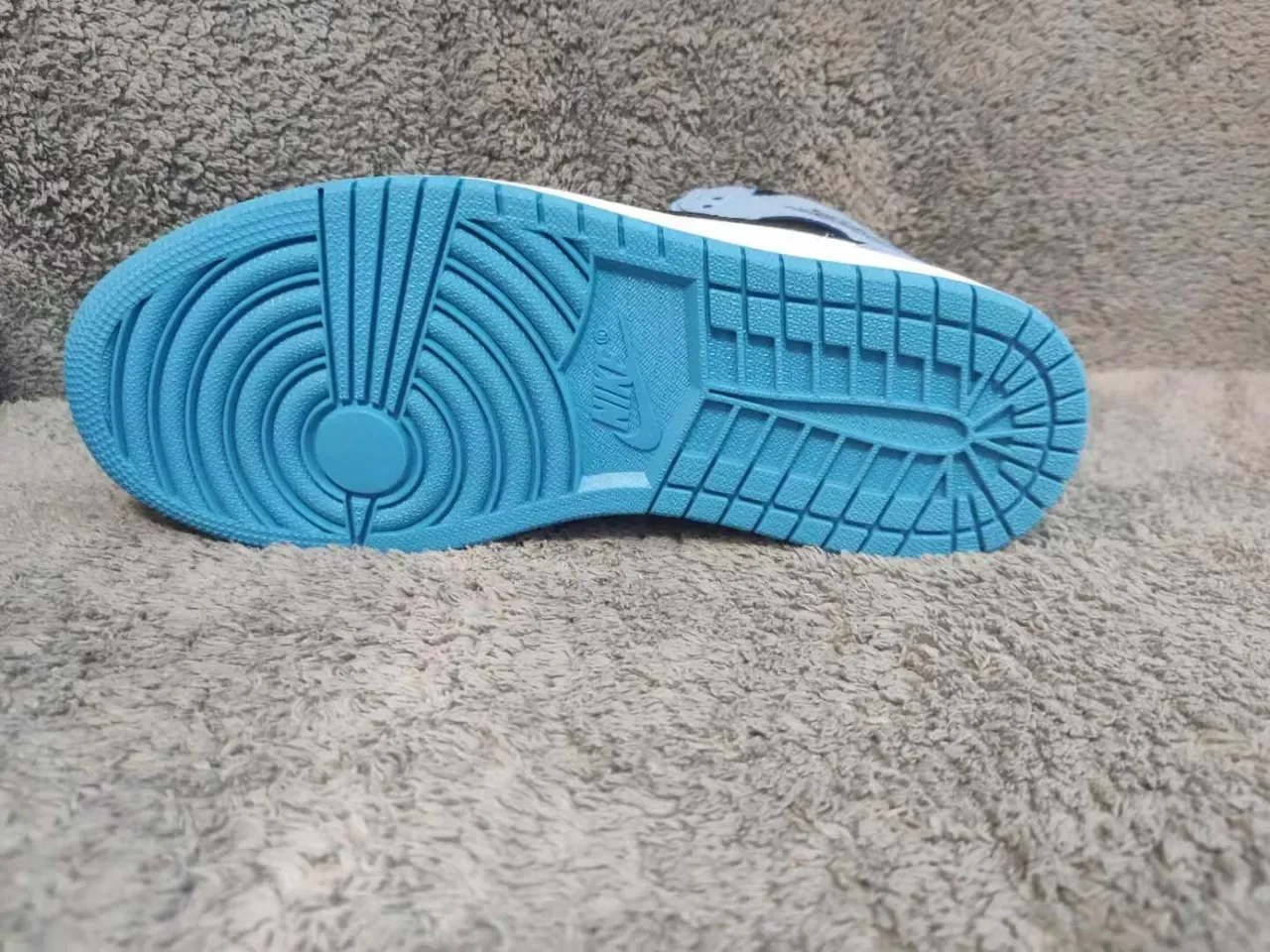 Air Jordan 1 High Tênis de Basquete Azul Claro Branco Preto 4