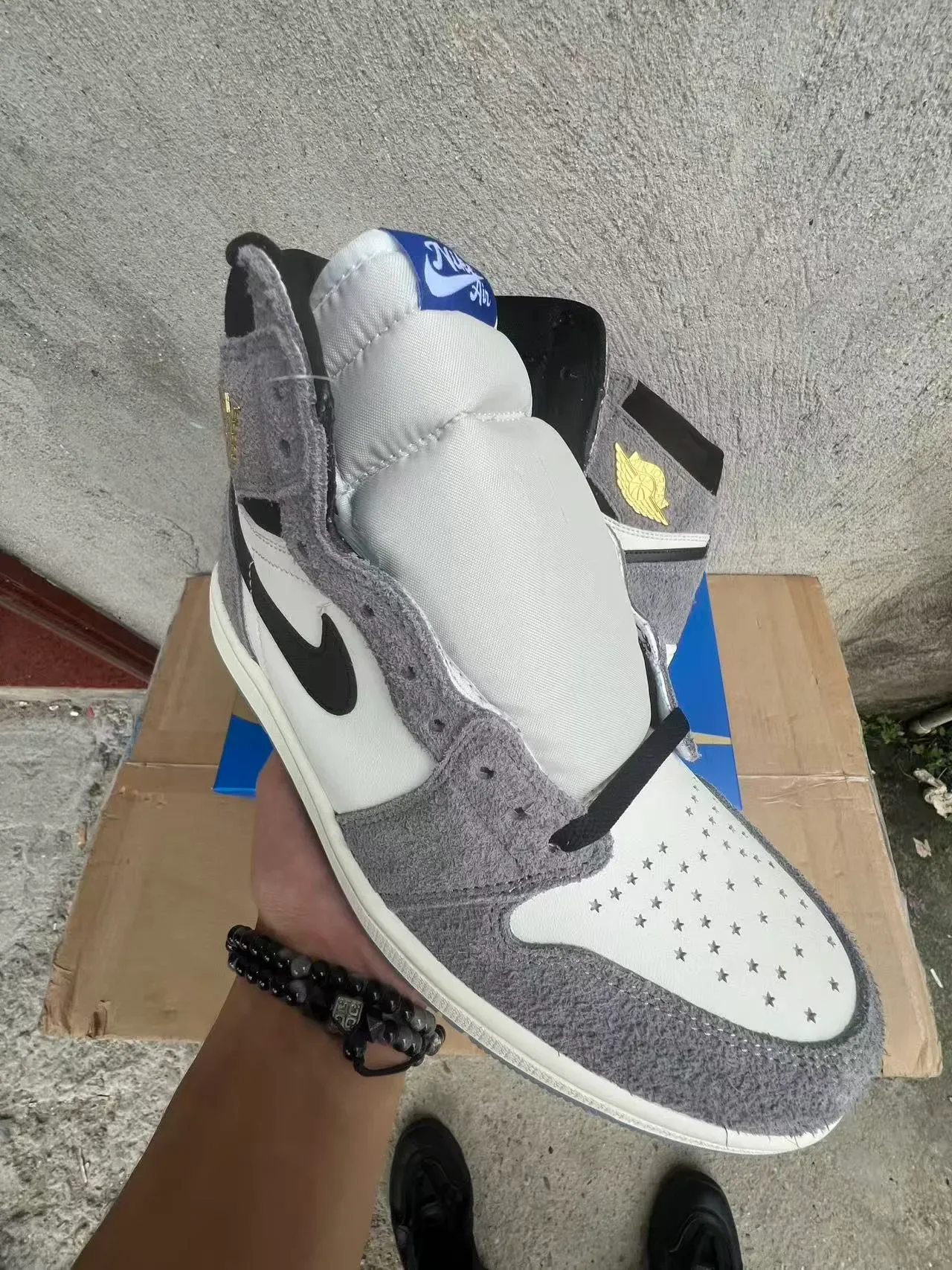 Air Jordan 1 High Top Chaussures de Basketball Gris Blanc Noir Or 2