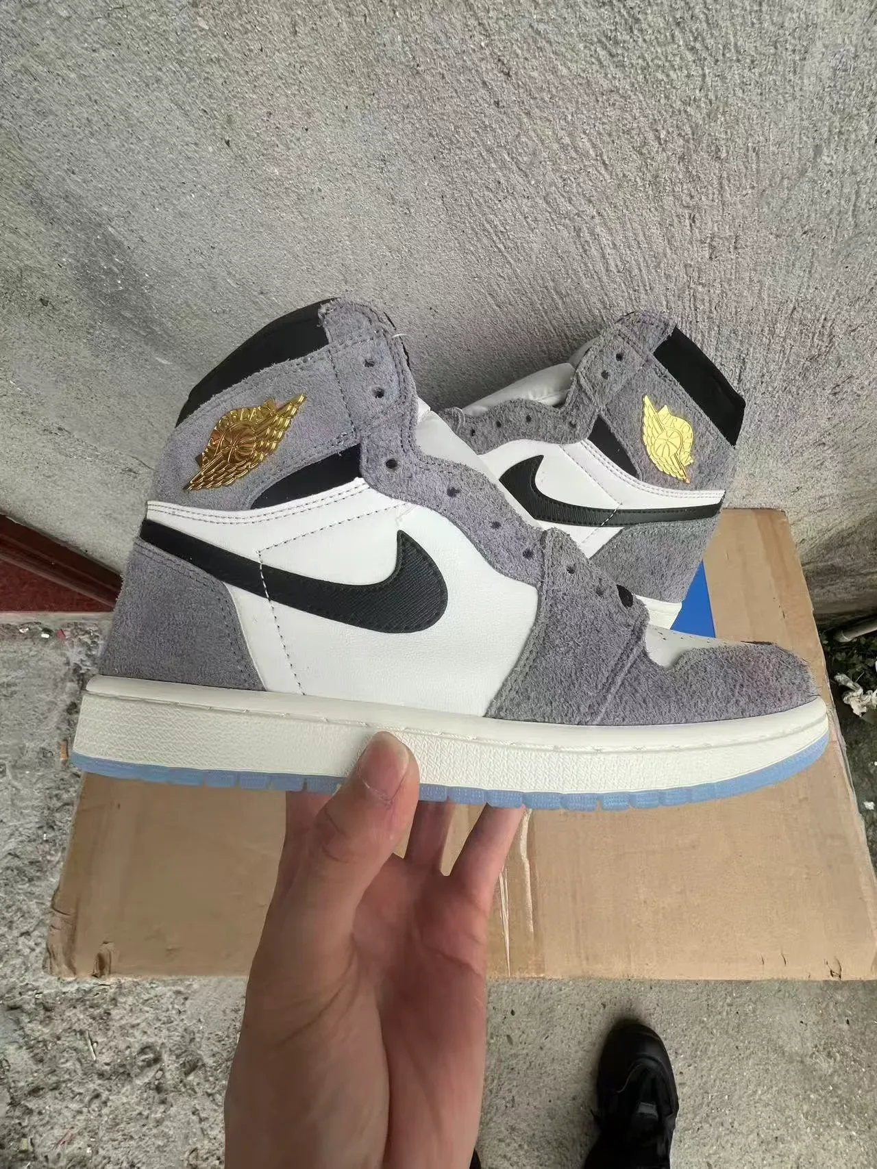 Air Jordan 1 High Top Chaussures de Basketball Gris Blanc Noir Or 7