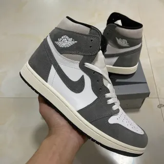 Air Jordan 1 高帮 白灰麂皮篮球鞋