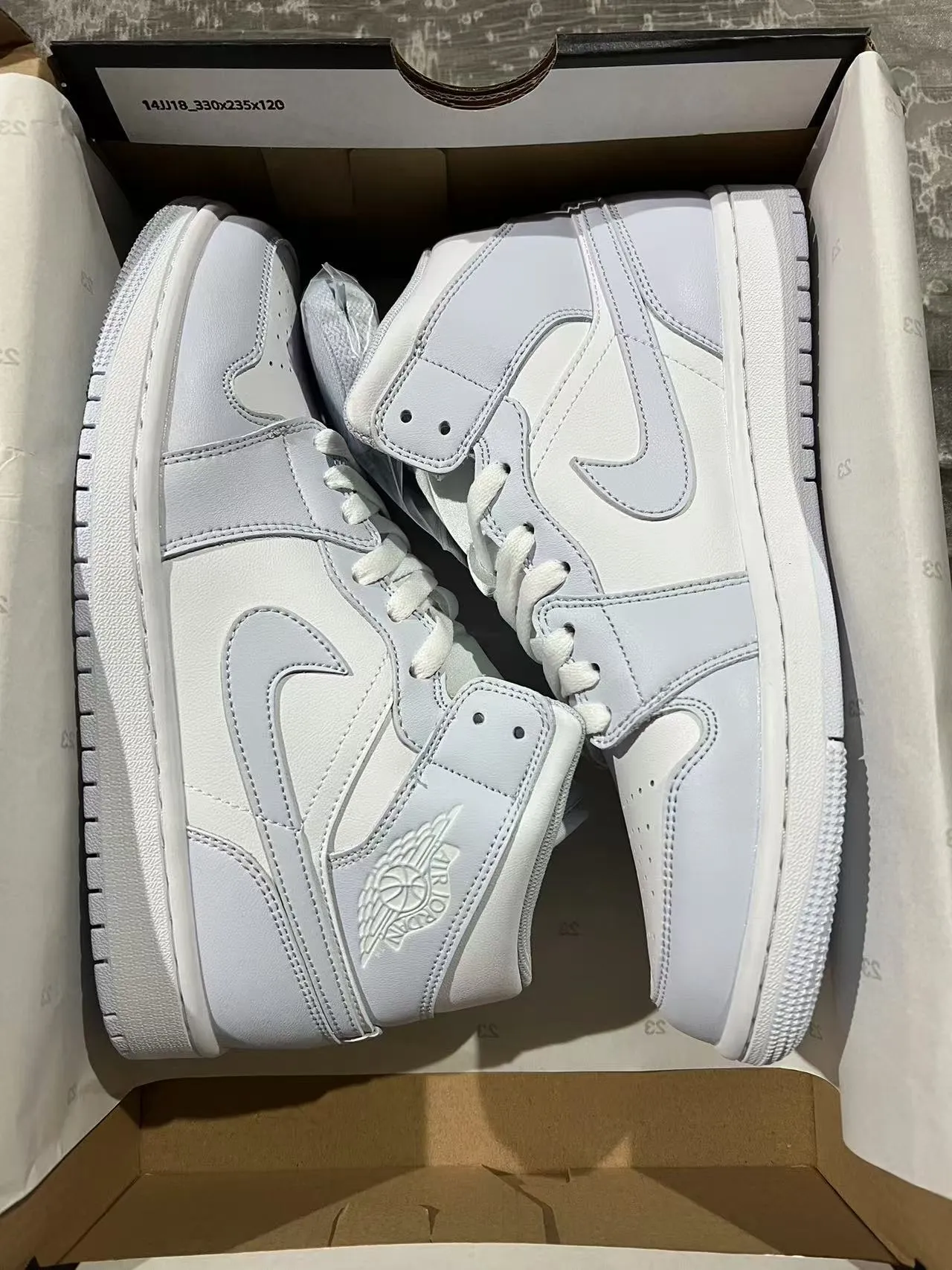 Chaussures de basketball Air Jordan 1 Mid monochromes gris clair 9